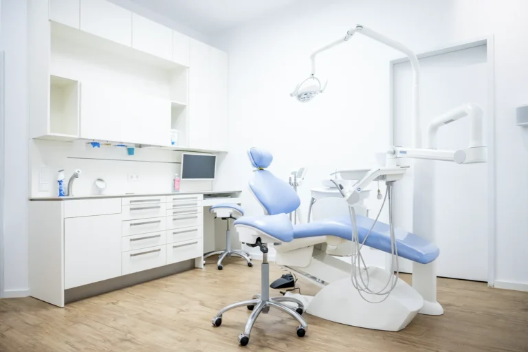 Kieferorthopädischer Behandlungsraum mit Behandlungseinheit in Gelsenkirchen